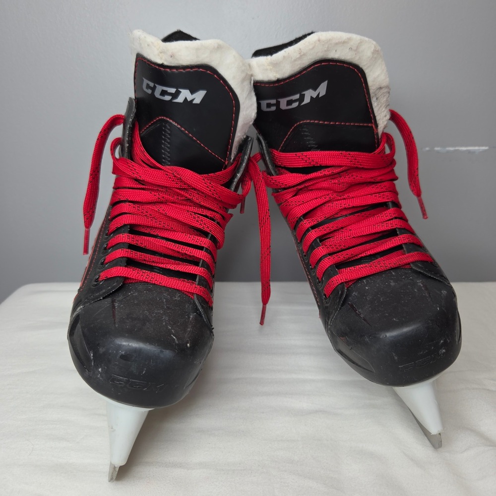 CCM JetSpeed FT340 Ice Hockey Skates Youth Size 4 Black Red White SK340